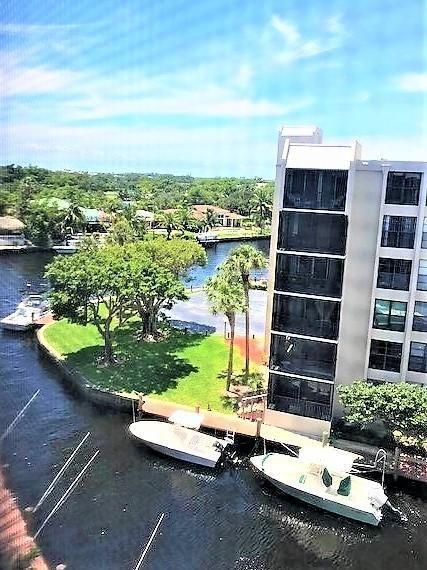 Building Photo - 20 E Royal Palm Rd