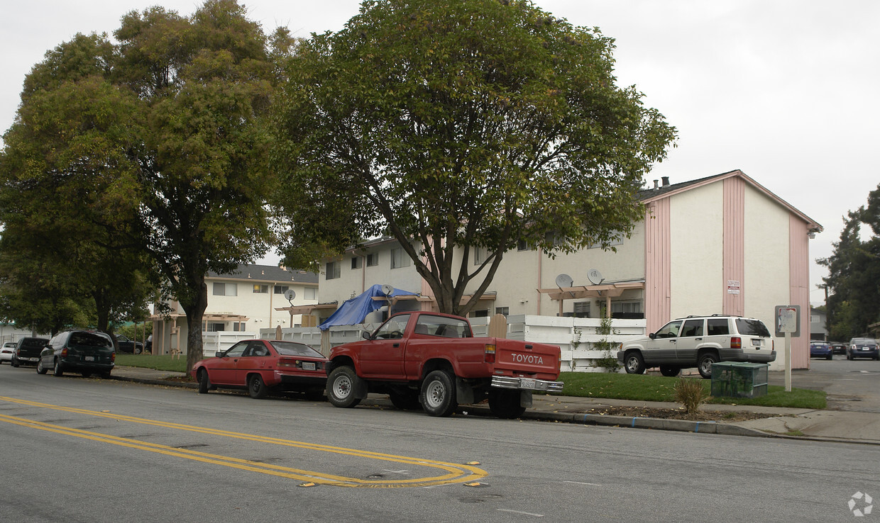 Primary Photo - Glenmore Apartments