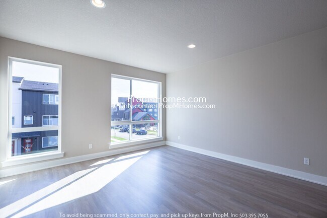 Building Photo - Stunning Tri-Level Townhome W/Modern Desig...