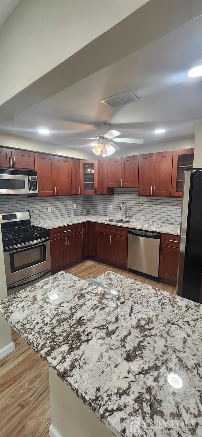 Building Photo - 420 College Dr