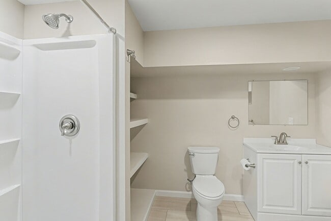 Building Photo - 100 Old York Rd