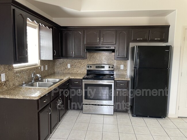 Building Photo - 201 Gastel Cir