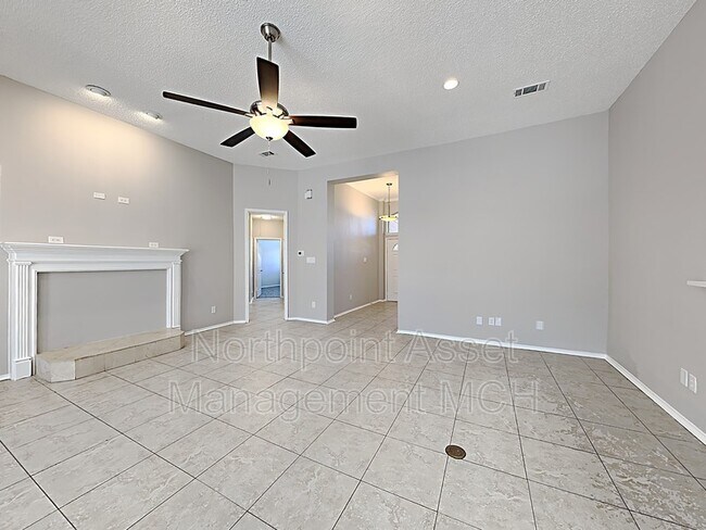 Building Photo - 1707 Vicksburg Dr