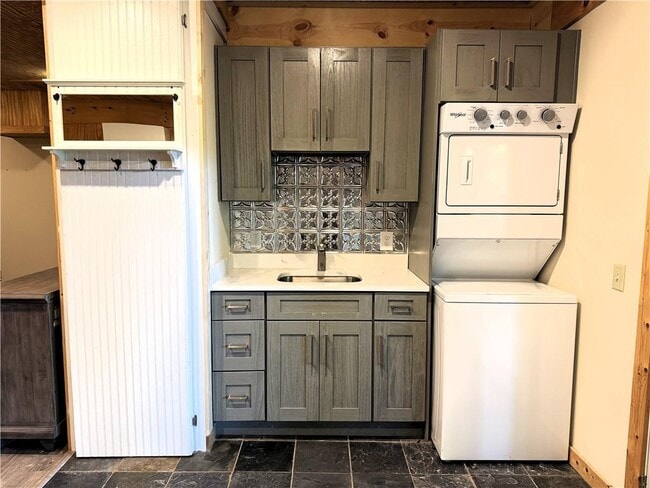 Building Photo - 438 Hunters Trce
