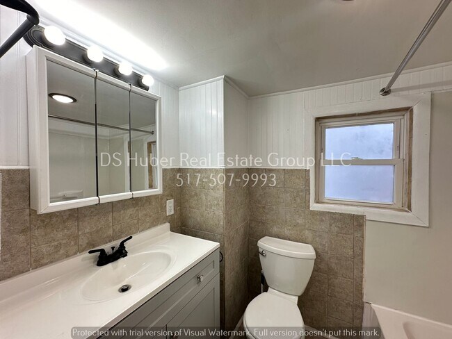 Foto del edificio - Beautiful 4 bedroom 1 bath recently updated