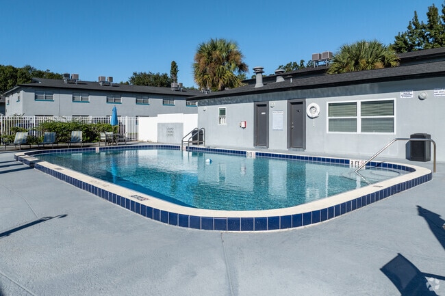 Swimming Pool - The Element at 464