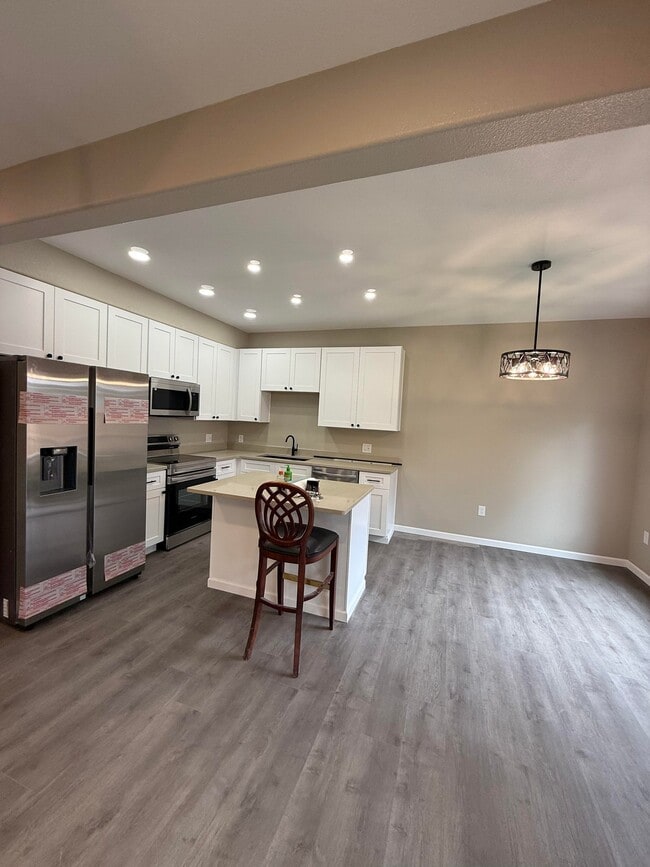 Building Photo - 440 Rosette Ln