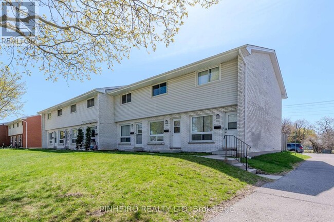 Building Photo - 101-101 Wellesley Crescent