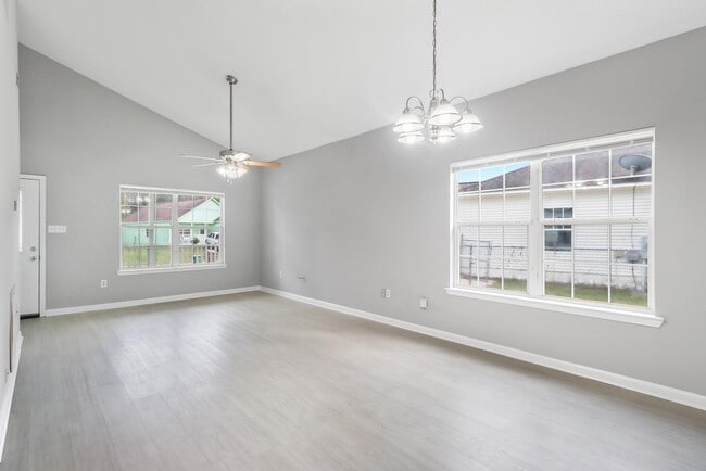 Building Photo - 11517 Acorn Dr