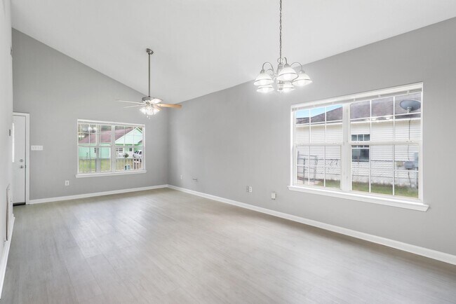 Foto del edificio - 11517 Acorn Dr