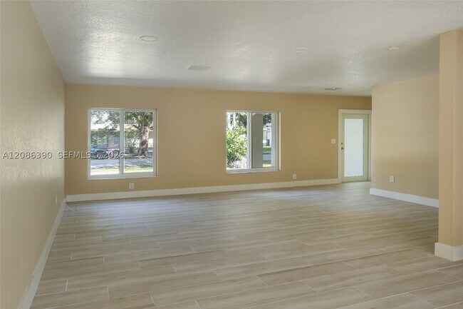 Foto del edificio - 8870 SW 87th St