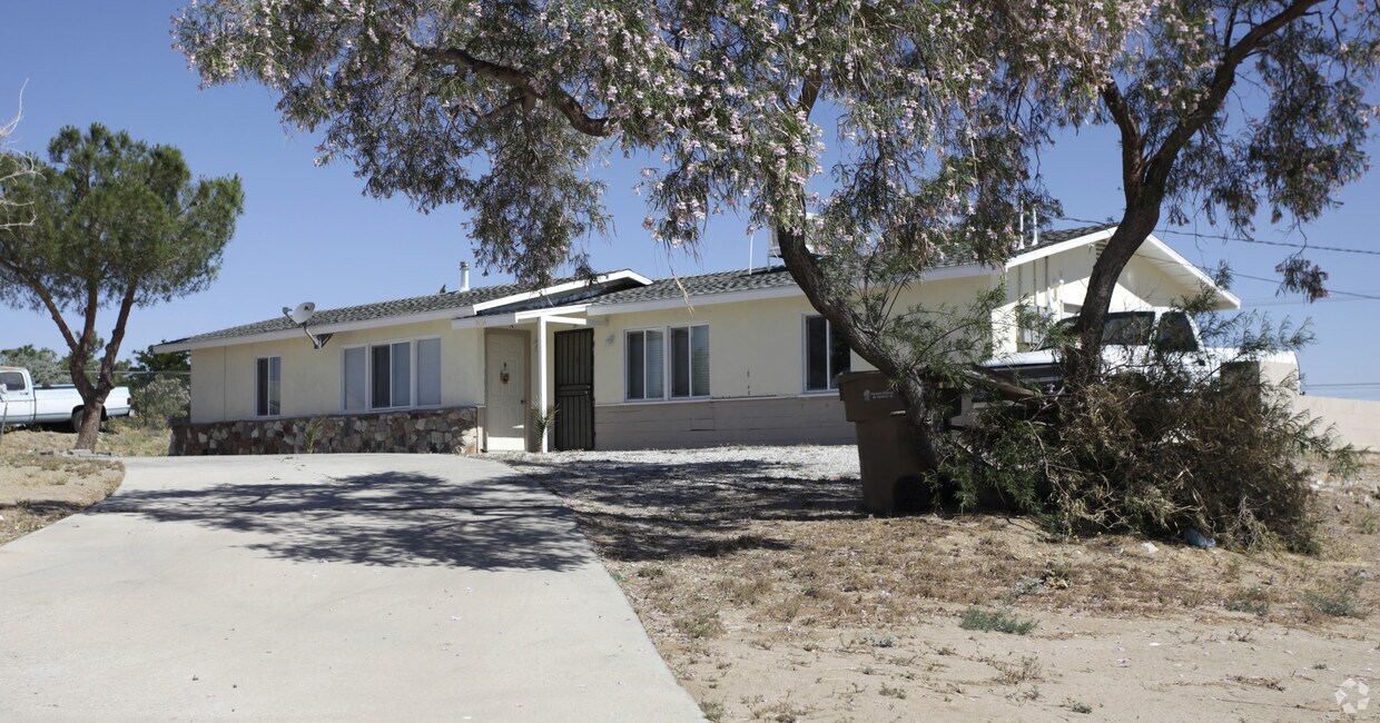 Building Photo - 15034 Sequoia Ave