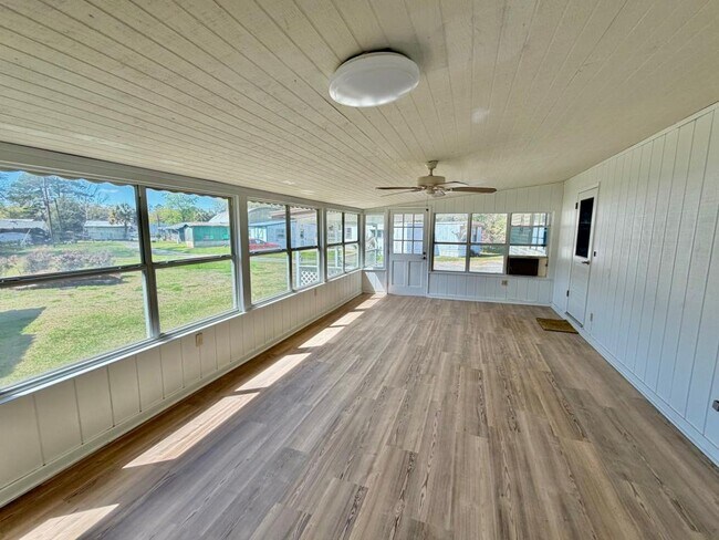 Foto del edificio - 2689 Stricklands Ln