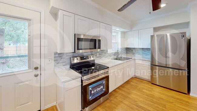 Building Photo - 1306 Hillcrest Dr