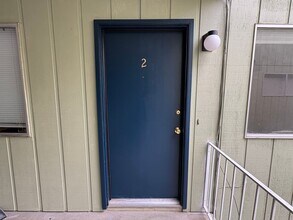 Building Photo - 475 E 6th Ave