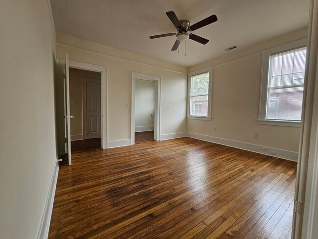Foto del edificio - 515 E 49th St