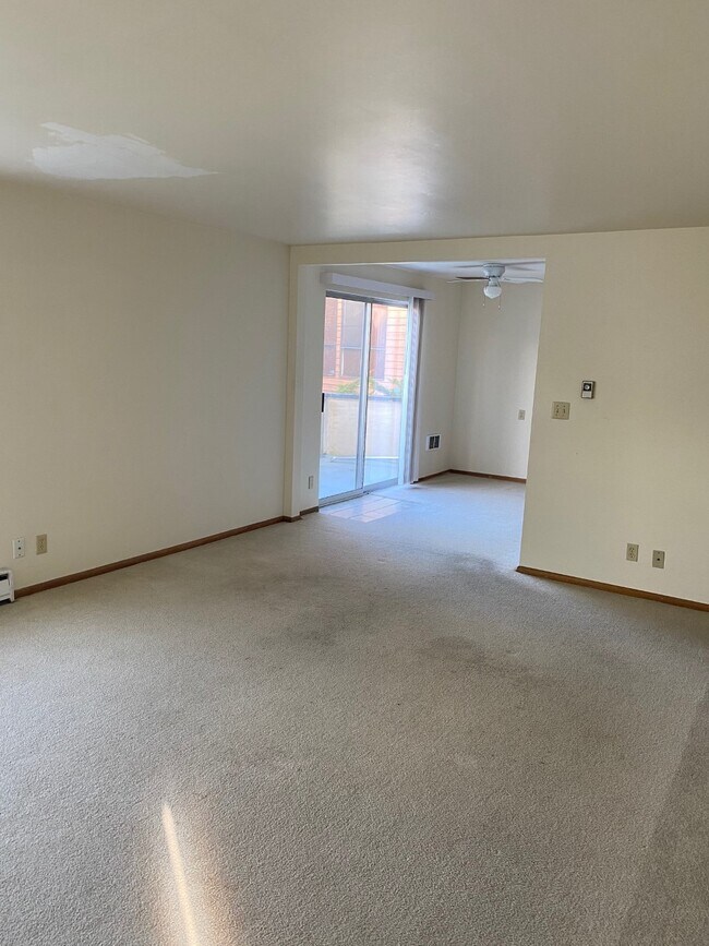 Building Photo - 3808 Beach Dr SW