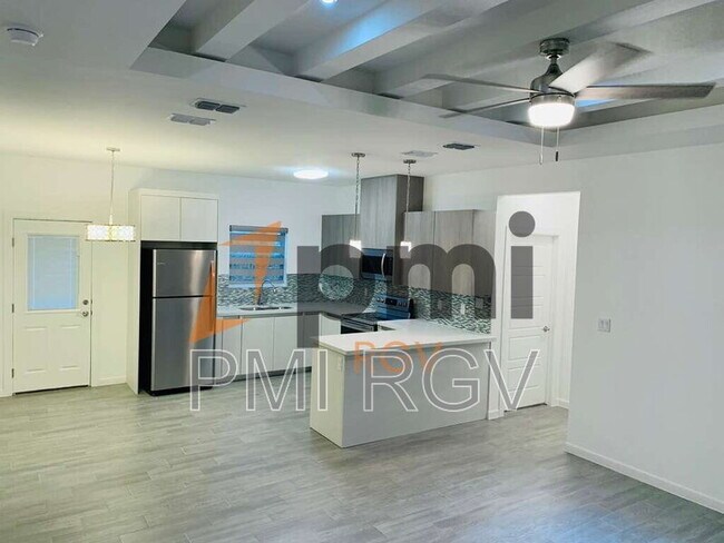 Foto del edificio - 805 W Garrison Dr