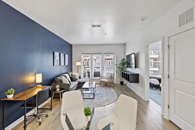 Building Photo - 205 S Kings Dr