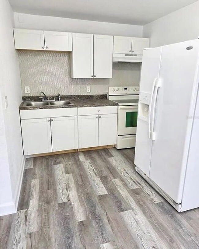 Building Photo - 2 bed 1 bath 2-plex with 850 sf. Off MLK (...