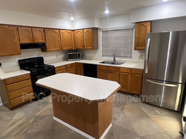 Foto del edificio - 240 S Rush Cir W