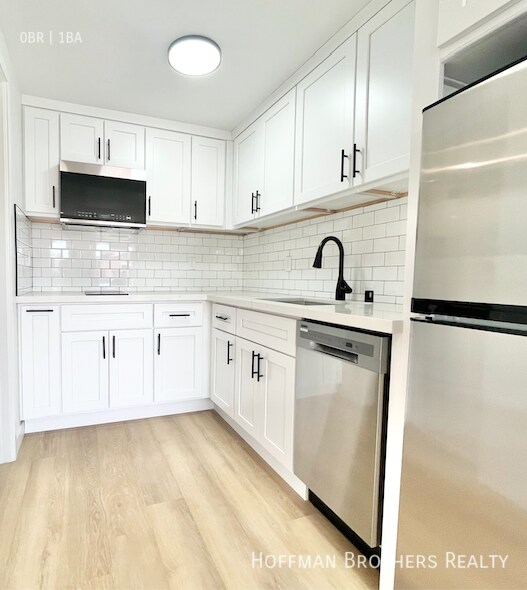 Foto principal - 8555 Independence Ave Canoga Park, CA 91304