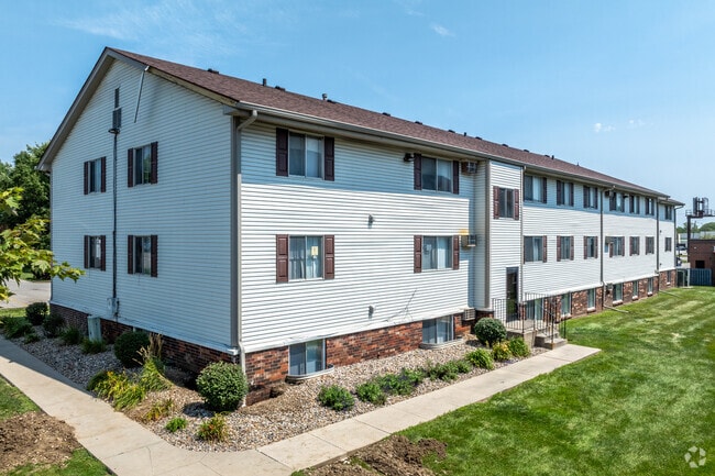 Exterior - Park Ridge Apartments