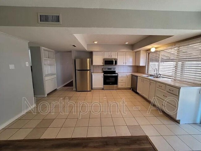 Foto del edificio - 3 BR/2BA | Renovated Single Family Home |Gated backyard!