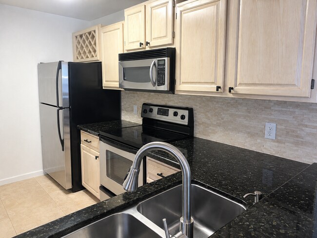 Building Photo - 1760 Palm Cove Blvd
