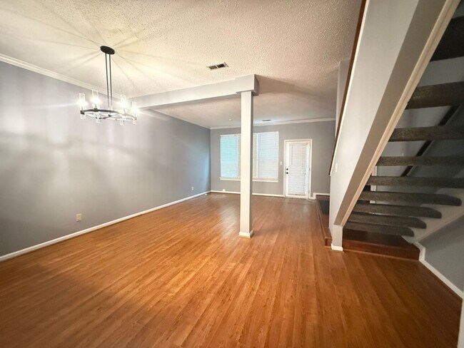 Foto del edificio - Spacious Virginia Beach Home with Dual Primary Suites & Private Backyard
