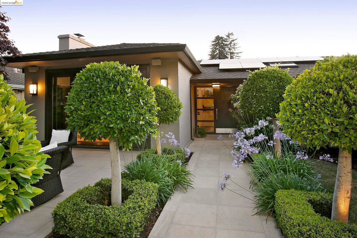 Foto del edificio - 131 Crocker Ave