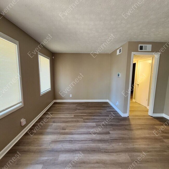 Foto del edificio - 4371 Springwood Terrace