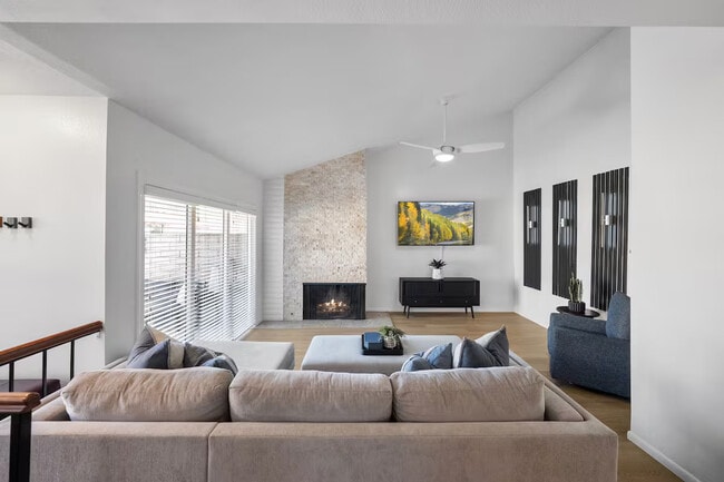 Building Photo - 2718 Nectarine Ave