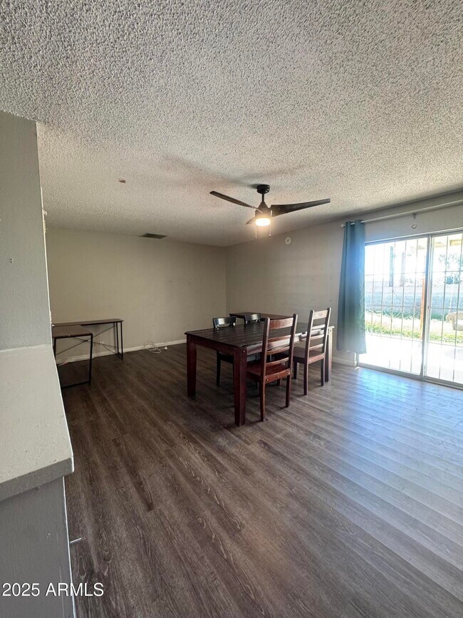 Foto del edificio - 3819 W Golden Ln