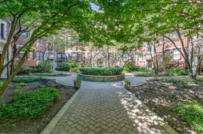 Building Photo - 838 Hinman Ave