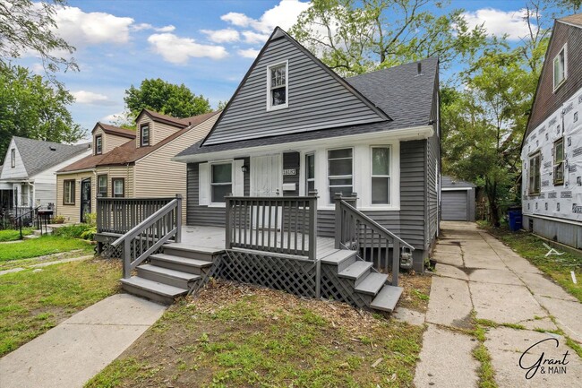 Building Photo - $1,300/month - 3 Bed 1 Bath Single Family ...