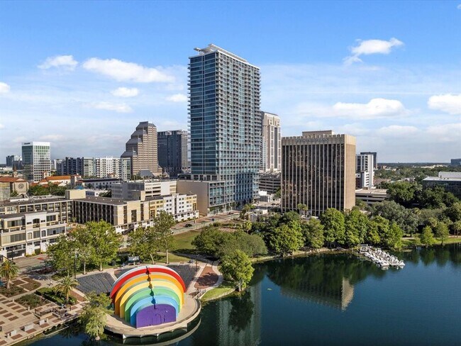Foto del edificio - 150 E Robinson St