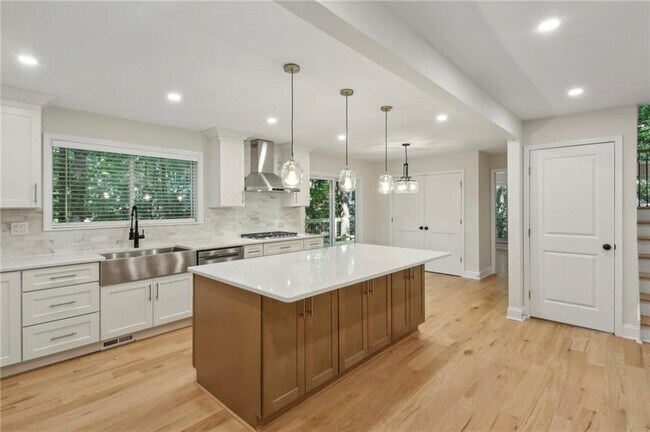 Foto del edificio - 545 Woodman Pl