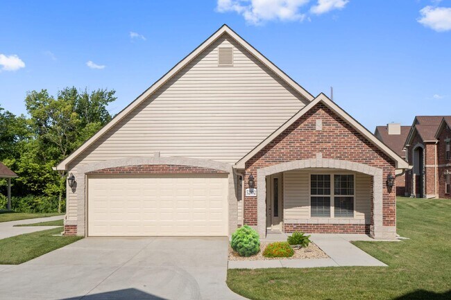 Garaje adjunto para 2 automóviles - The Waterways of Lake Saint Louis Homes