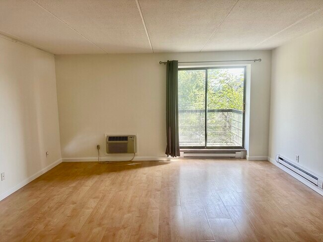 Foto del edificio - 46 Cochituate Rd