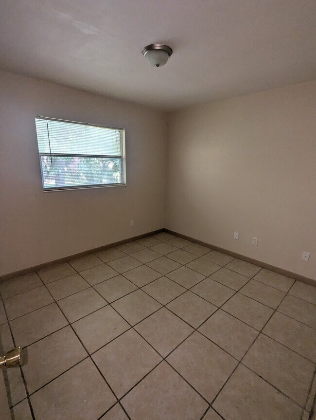 Foto del edificio - 1062 Orienta Ave