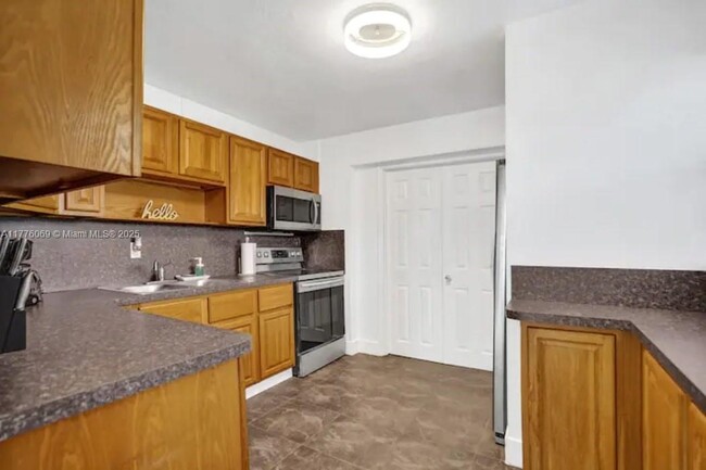 Foto del edificio - 6110 SW 38th St
