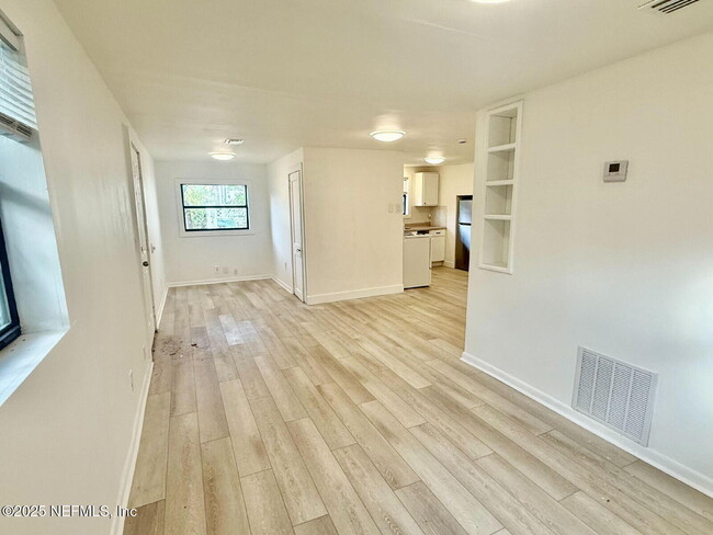 Foto del edificio - 1077 Willow Branch Ave