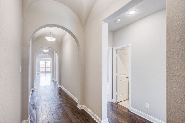 Foto del edificio - 15609 Canyon Ridge