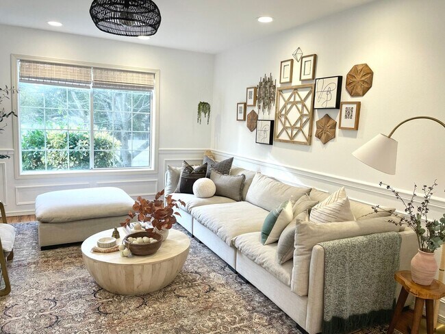 Building Photo - Remodeled 4-Bedroom Single Family Home in ...