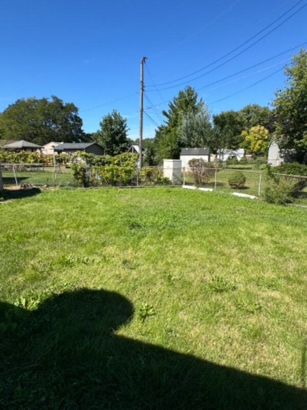 Foto del edificio - 765 Crestwood Dr