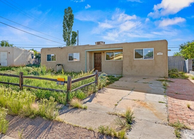 Building Photo - Charming Home on Valerie Circle