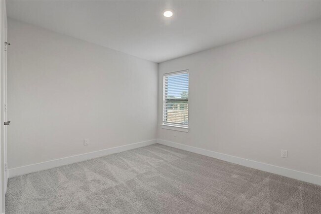 Building Photo - 10635 Whitejacket