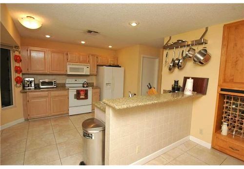 Building Photo - 9253 Arborwood Cir