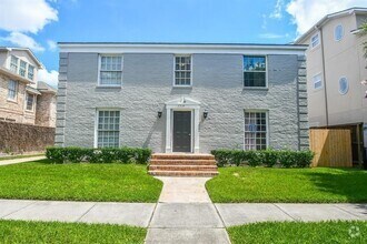 Building Photo - 2718 Wroxton Rd
